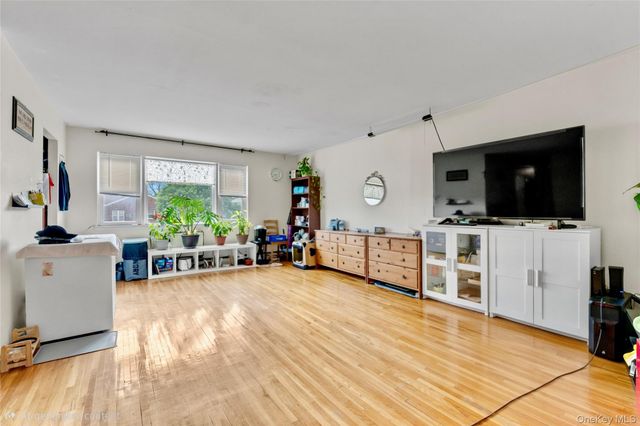 36-11 Utopia Parkway, Flushing, NY 11358