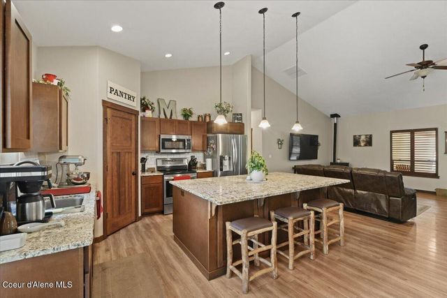 200 DANCING LIGHTS LANE, Athol, ID 83801