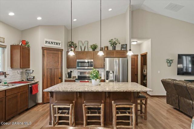 200 DANCING LIGHTS LANE, Athol, ID 83801