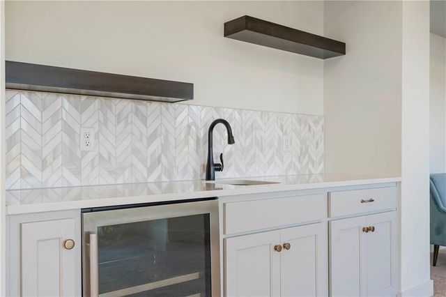 15837 Buena Vista Street, Overland Park, KS 66224