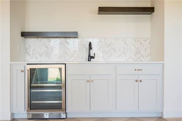 15837 Buena Vista Street, Overland Park, KS 66224