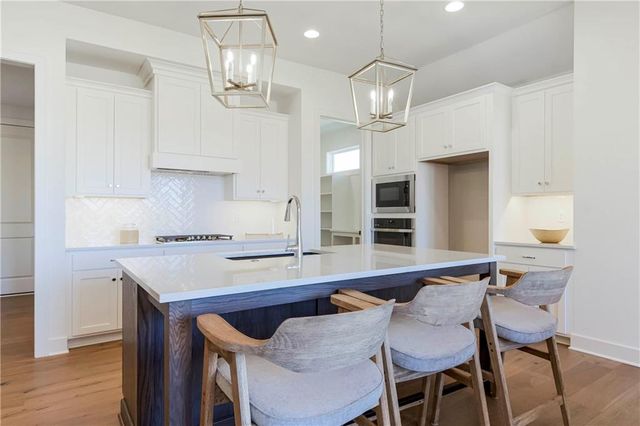 15837 Buena Vista Street, Overland Park, KS 66224