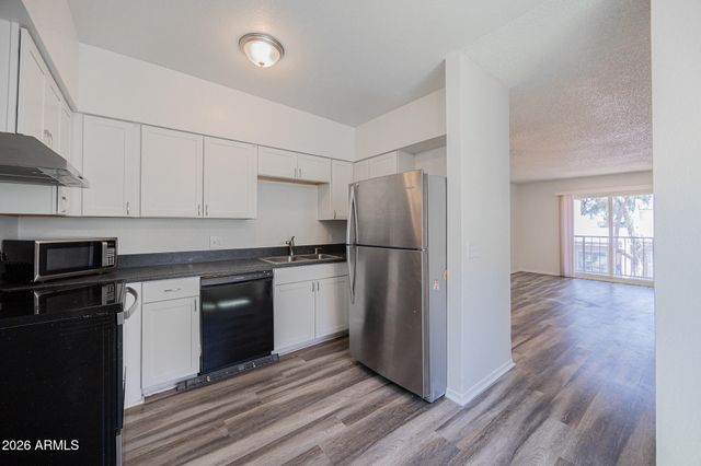 2826 E MONTE CRISTO Avenue 203, Phoenix, AZ 85032