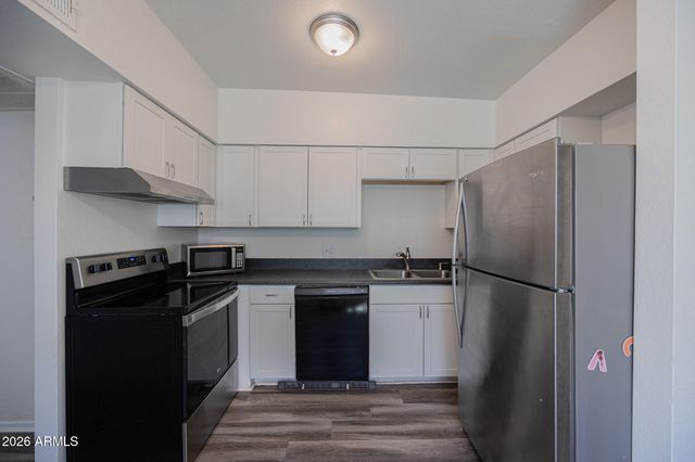 2826 E MONTE CRISTO Avenue 203, Phoenix, AZ 85032