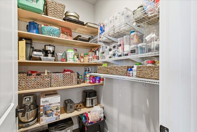 248 Christopher Way, Talent, OR 97540