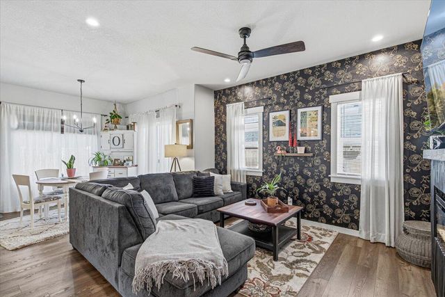 248 Christopher Way, Talent, OR 97540