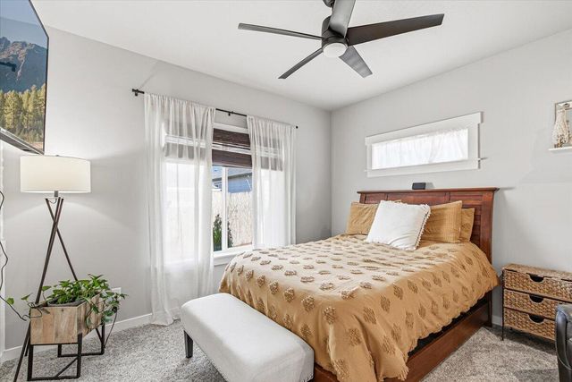 248 Christopher Way, Talent, OR 97540