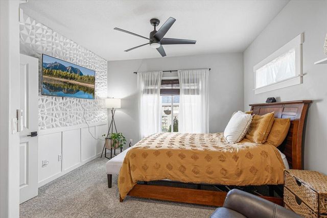 248 Christopher Way, Talent, OR 97540