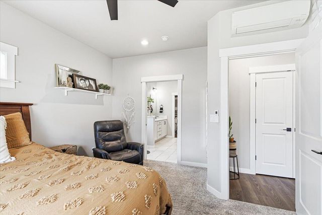 248 Christopher Way, Talent, OR 97540