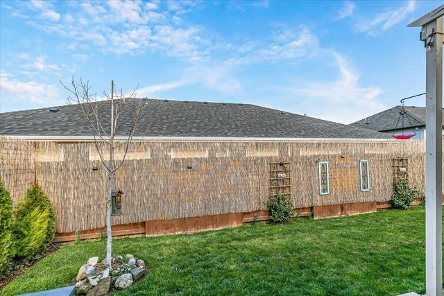 248 Christopher Way, Talent, OR 97540