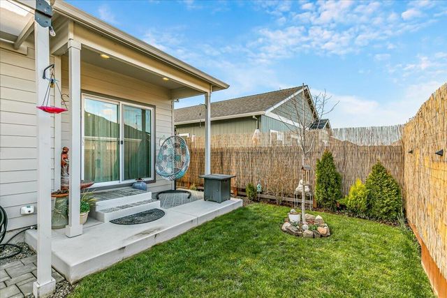 248 Christopher Way, Talent, OR 97540