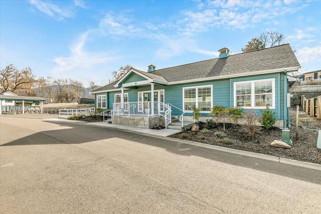 248 Christopher Way, Talent, OR 97540