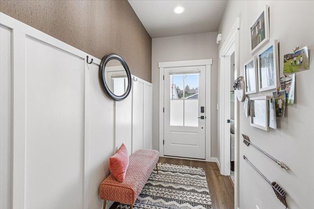 248 Christopher Way, Talent, OR 97540