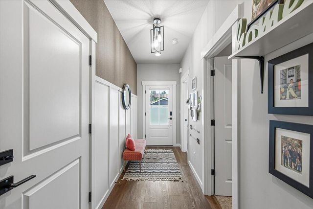 248 Christopher Way, Talent, OR 97540