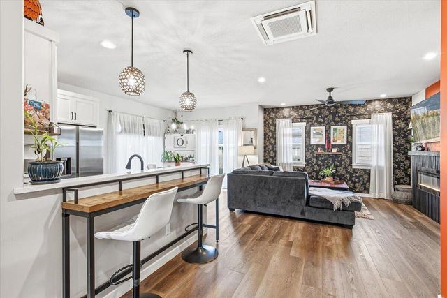 248 Christopher Way, Talent, OR 97540