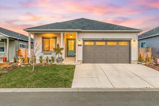 248 Christopher Way, Talent, OR 97540