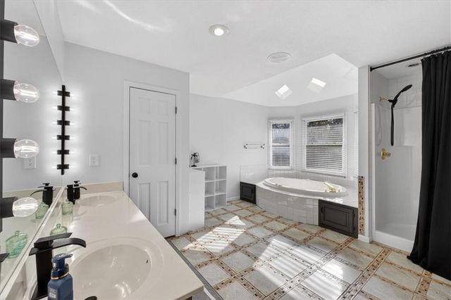 3695 SW Kimstin Circle, Blue Springs, MO 64015