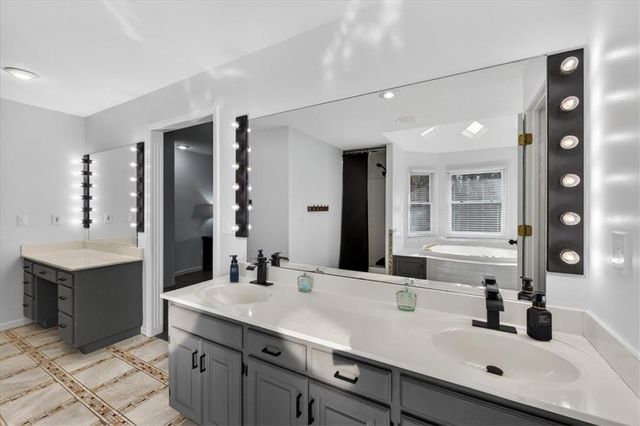 3695 SW Kimstin Circle, Blue Springs, MO 64015