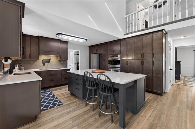 3695 SW Kimstin Circle, Blue Springs, MO 64015