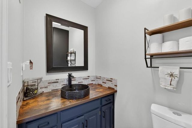 3695 SW Kimstin Circle, Blue Springs, MO 64015