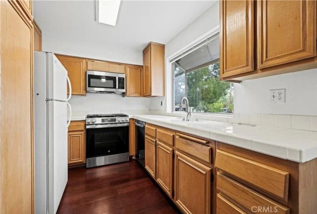21912 Hiawatha 2, Chatsworth, CA 91311