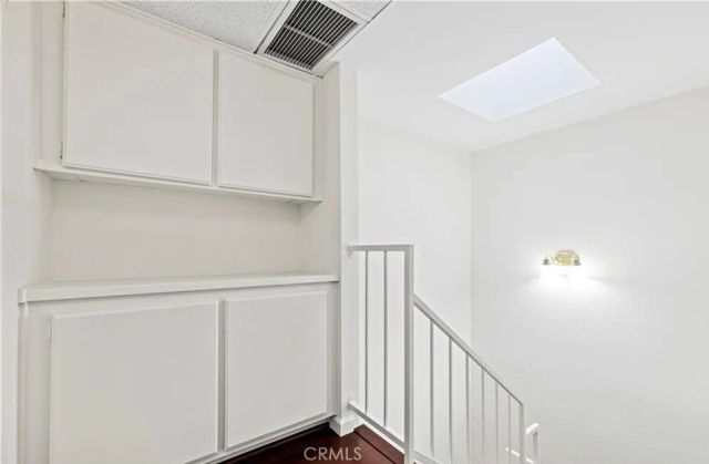 21912 Hiawatha 2, Chatsworth, CA 91311