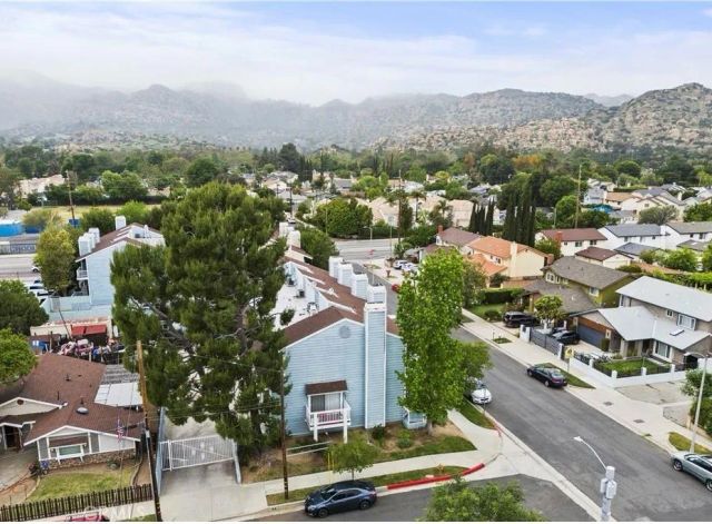 21912 Hiawatha 2, Chatsworth, CA 91311