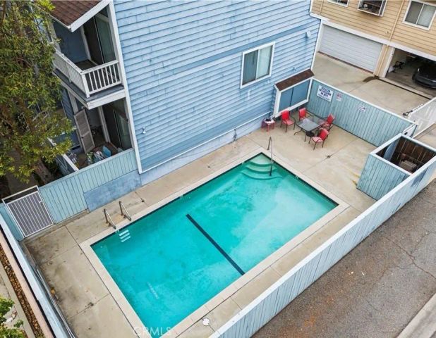 21912 Hiawatha 2, Chatsworth, CA 91311