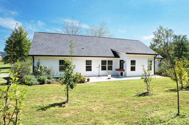 8012 Mcdonald Cemetery Road, Ooltewah, TN 37363