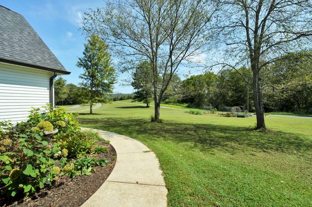 8012 Mcdonald Cemetery Road, Ooltewah, TN 37363