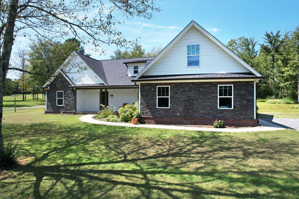 8012 Mcdonald Cemetery Road, Ooltewah, TN 37363