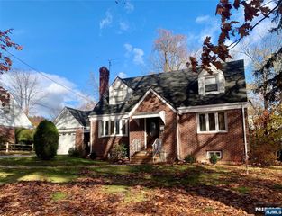 113 E Cedar Lane, Teaneck, NJ 07666