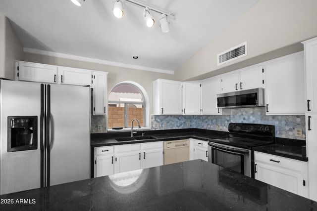 1214 E BEVERLY Lane, Phoenix, AZ 85022