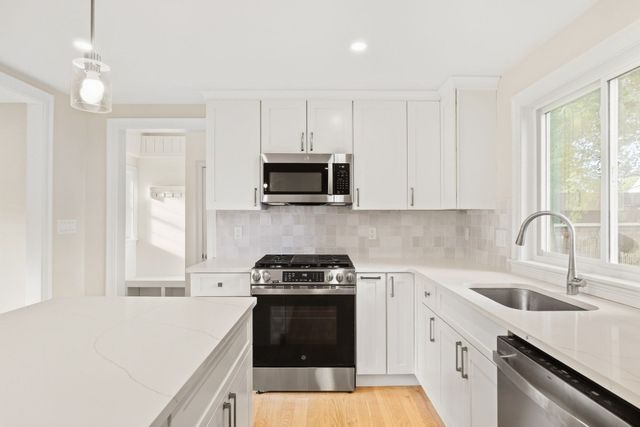 11 Clark Ave, Walpole, MA 02081