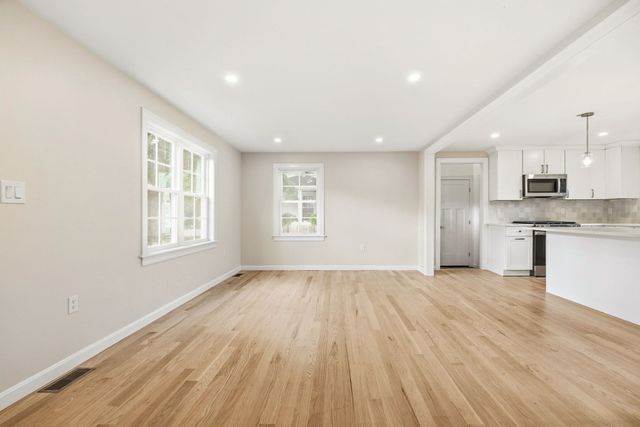 11 Clark Ave, Walpole, MA 02081