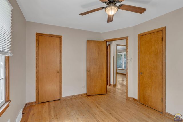 1635 SW Burnett RD, Topeka, KS 66604
