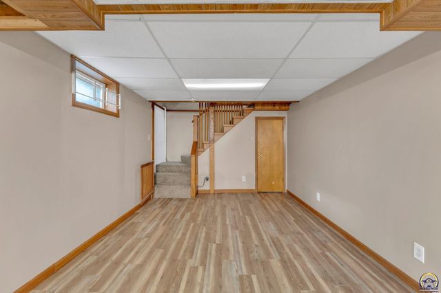 1635 SW Burnett RD, Topeka, KS 66604