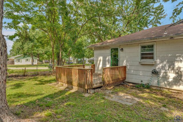 1635 SW Burnett RD, Topeka, KS 66604