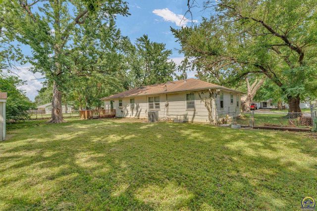 1635 SW Burnett RD, Topeka, KS 66604