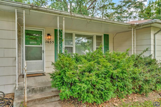 1635 SW Burnett RD, Topeka, KS 66604