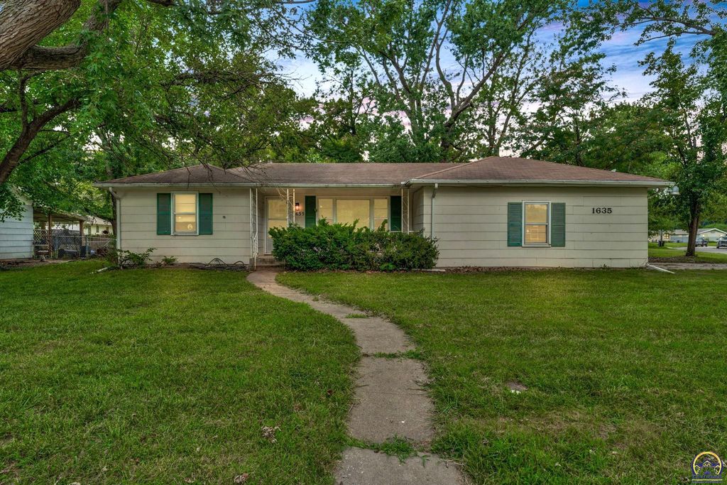 1635 SW Burnett RD, Topeka, KS 66604