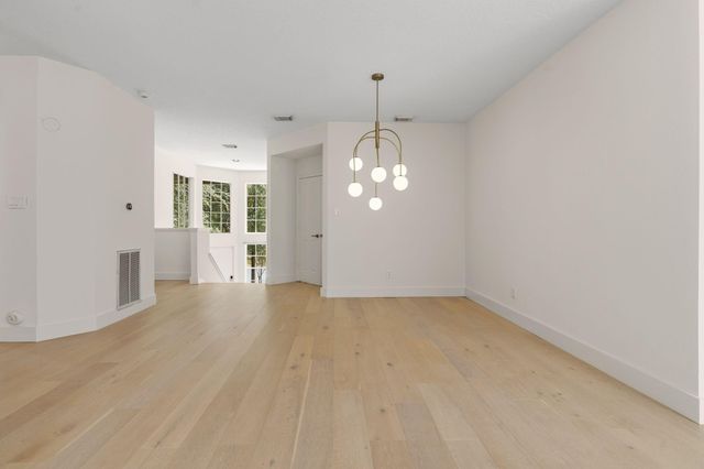 11 Winter Wheat Place, The Woodlands, TX 77381