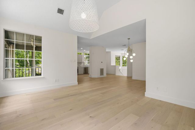 11 Winter Wheat Place, The Woodlands, TX 77381