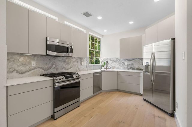 11 Winter Wheat Place, The Woodlands, TX 77381