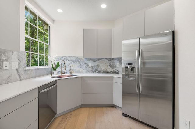 11 Winter Wheat Place, The Woodlands, TX 77381