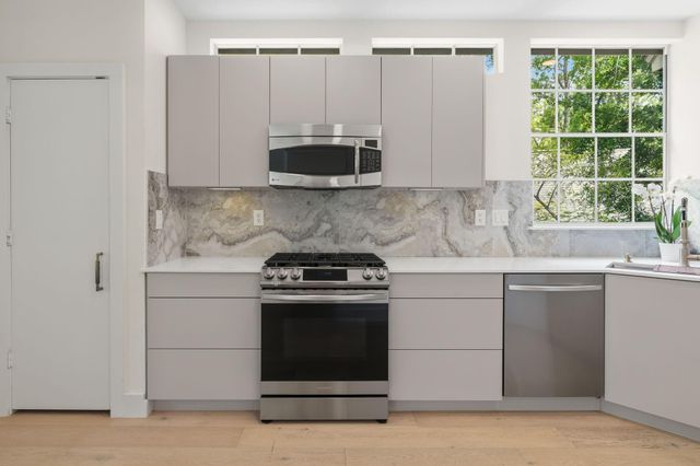 11 Winter Wheat Place, The Woodlands, TX 77381