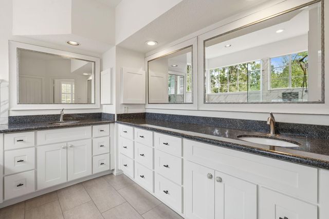 11 Winter Wheat Place, The Woodlands, TX 77381