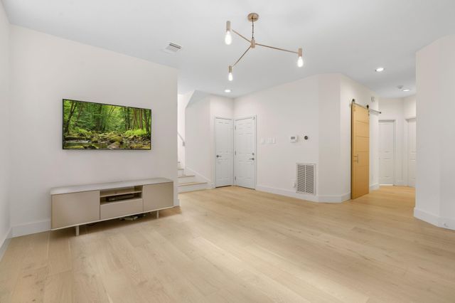 11 Winter Wheat Place, The Woodlands, TX 77381
