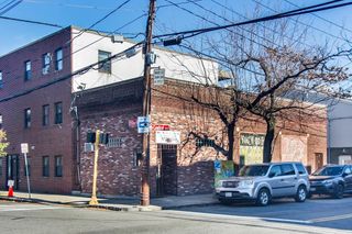 111 Shurtleff St, Chelsea, MA 02150