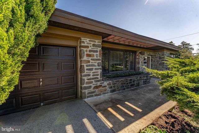 2135 MACLARIE LN, Broomall, PA 19008